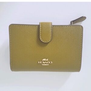NEW Coach Medium Corner Zip Wallet in Crossgrain Leather 100% Authentic